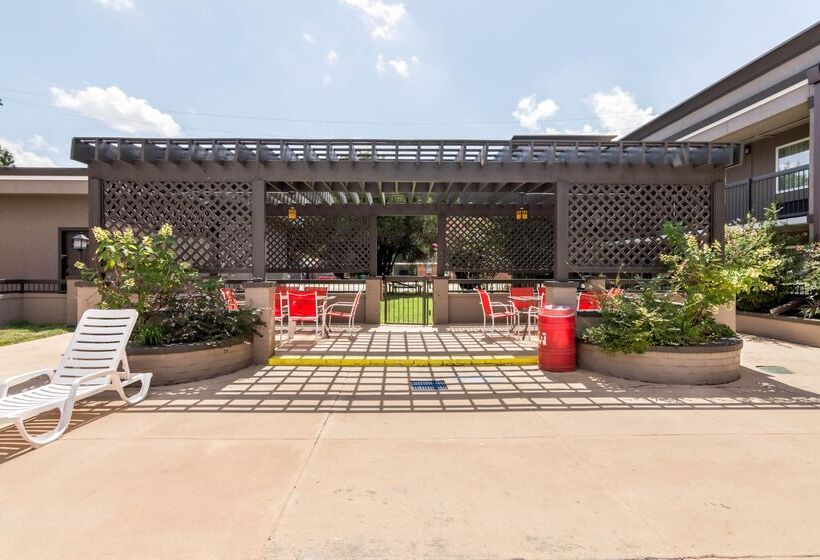 فندق Clarion Inn & Suites Russellville I40