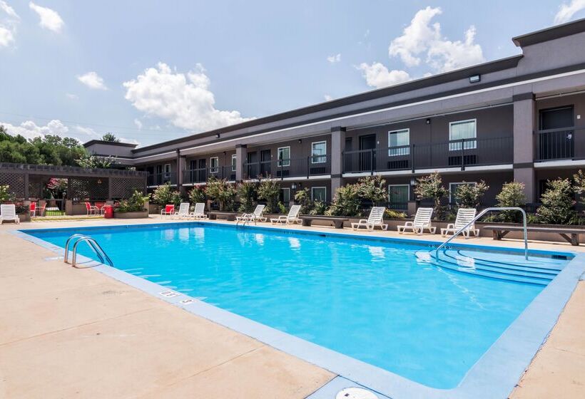 فندق Clarion Inn & Suites Russellville I40