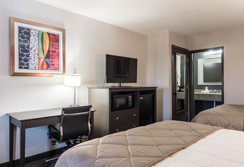 فندق Clarion Inn & Suites Russellville I40