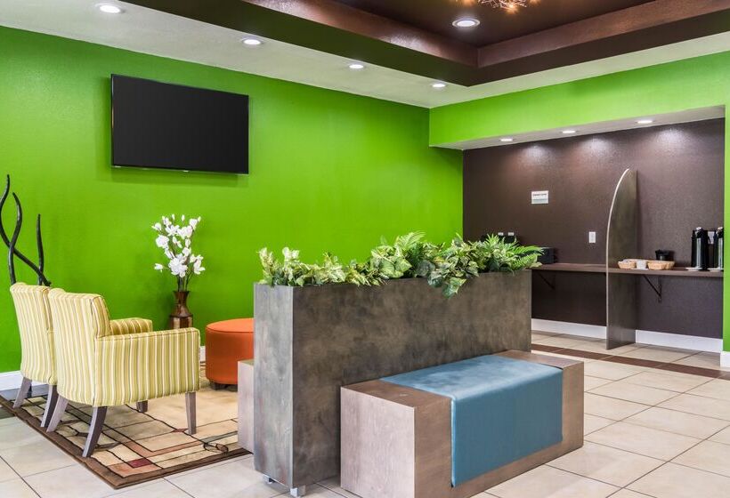 فندق Clarion Inn & Suites Russellville I40