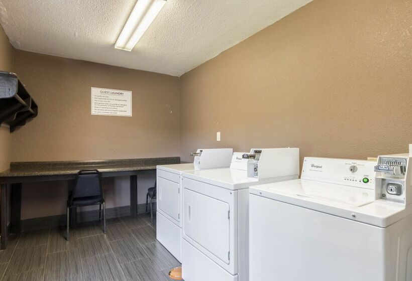 فندق Clarion Inn & Suites Russellville I40