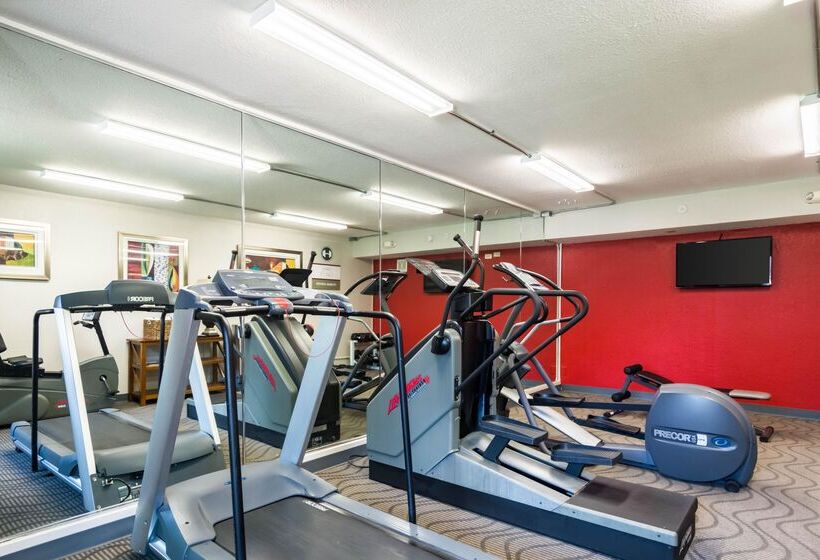 فندق Clarion Inn & Suites Russellville I40