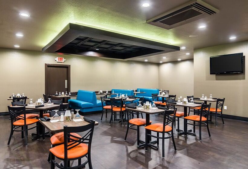 فندق Clarion Inn & Suites Russellville I40