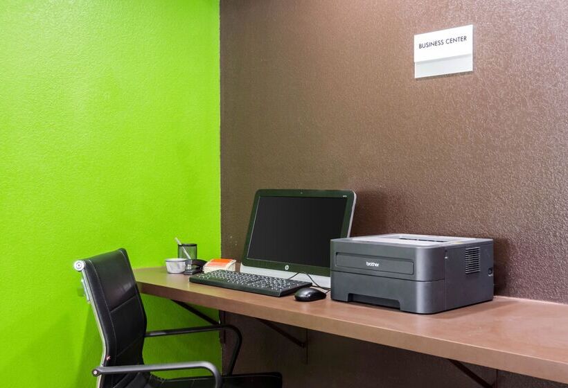 فندق Clarion Inn & Suites Russellville I40