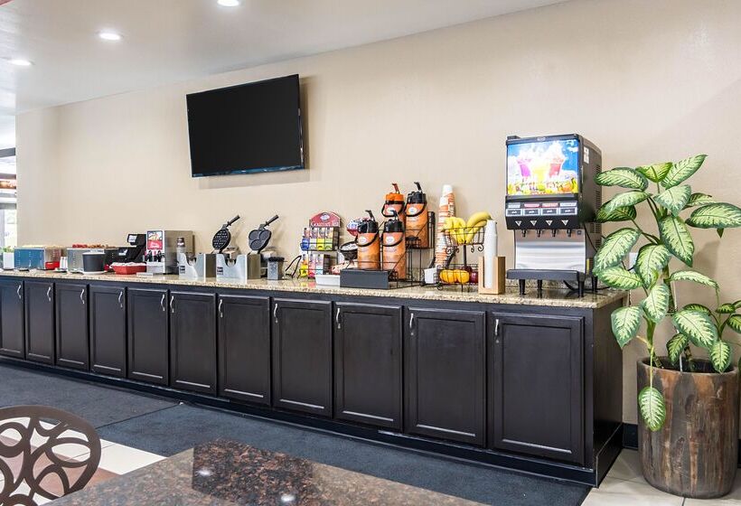 فندق Clarion Inn & Suites Russellville I40