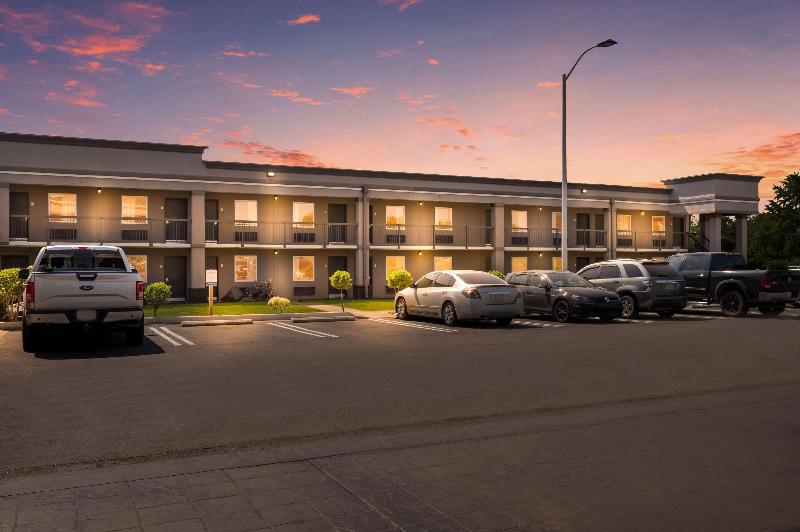 فندق Clarion Inn & Suites Russellville I40