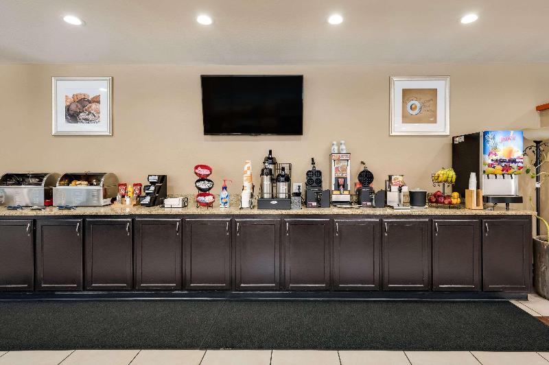 فندق Clarion Inn & Suites Russellville I40