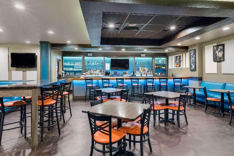 فندق Clarion Inn & Suites Russellville I40