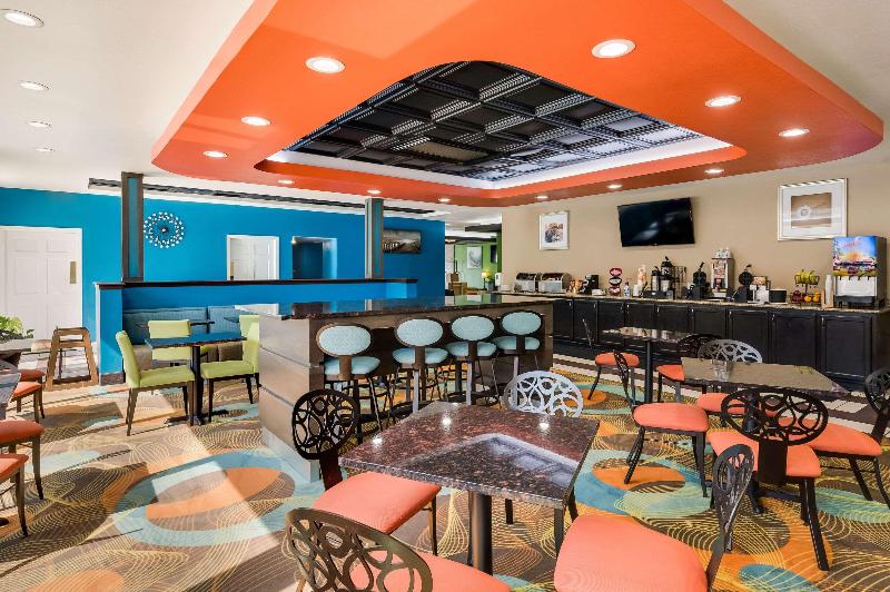 فندق Clarion Inn & Suites Russellville I40