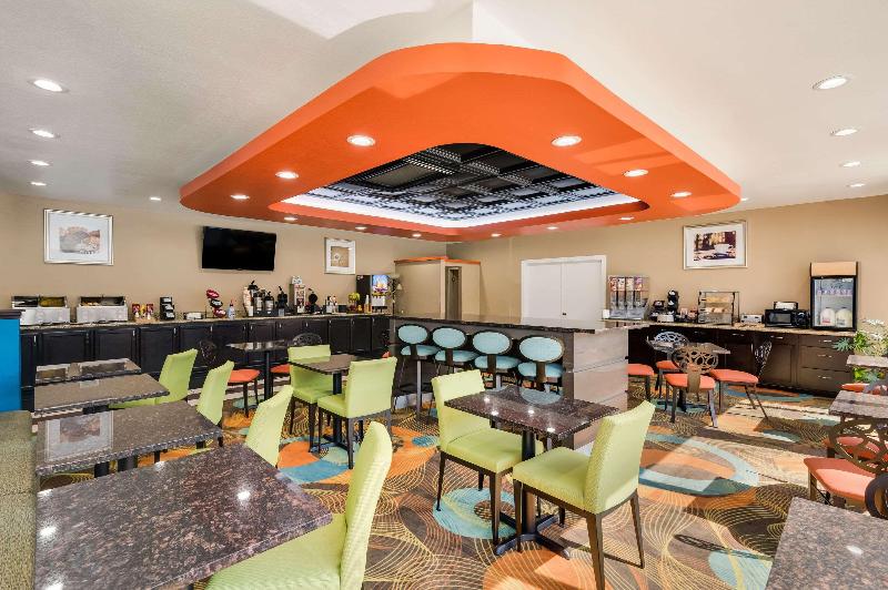 فندق Clarion Inn & Suites Russellville I40