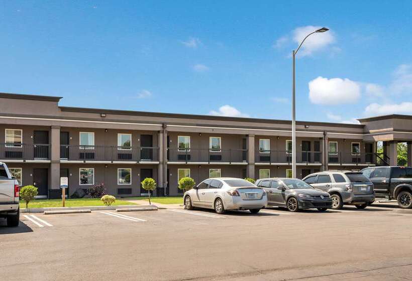 فندق Clarion Inn & Suites Russellville I40