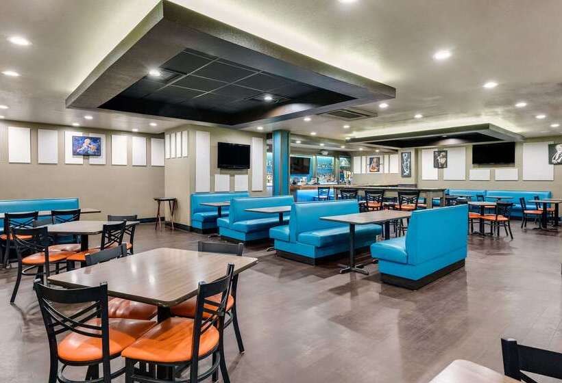 فندق Clarion Inn & Suites Russellville I40