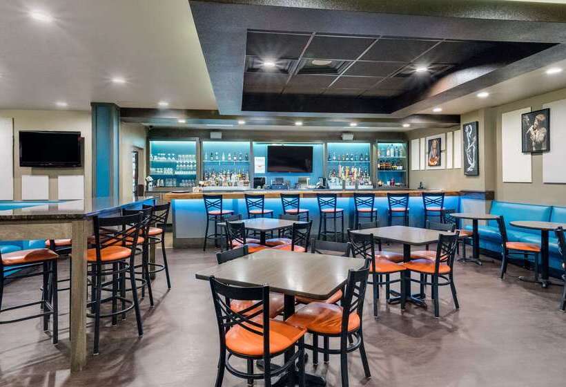 فندق Clarion Inn & Suites Russellville I40