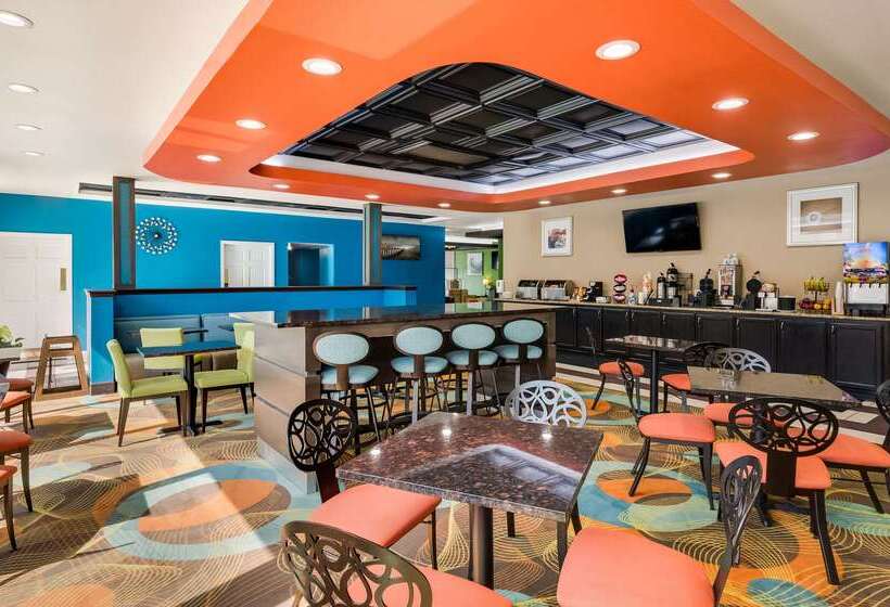 فندق Clarion Inn & Suites Russellville I40