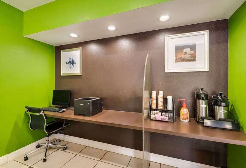 فندق Clarion Inn & Suites Russellville I40