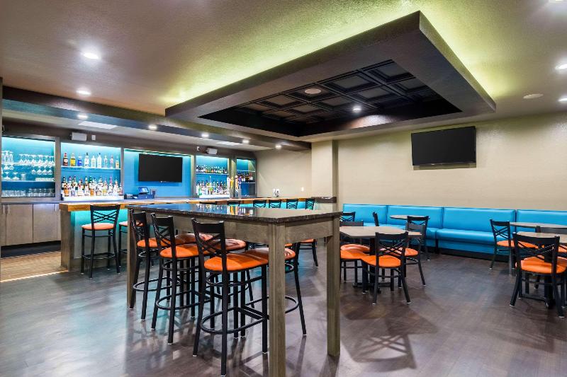 فندق Clarion Inn & Suites Russellville I40