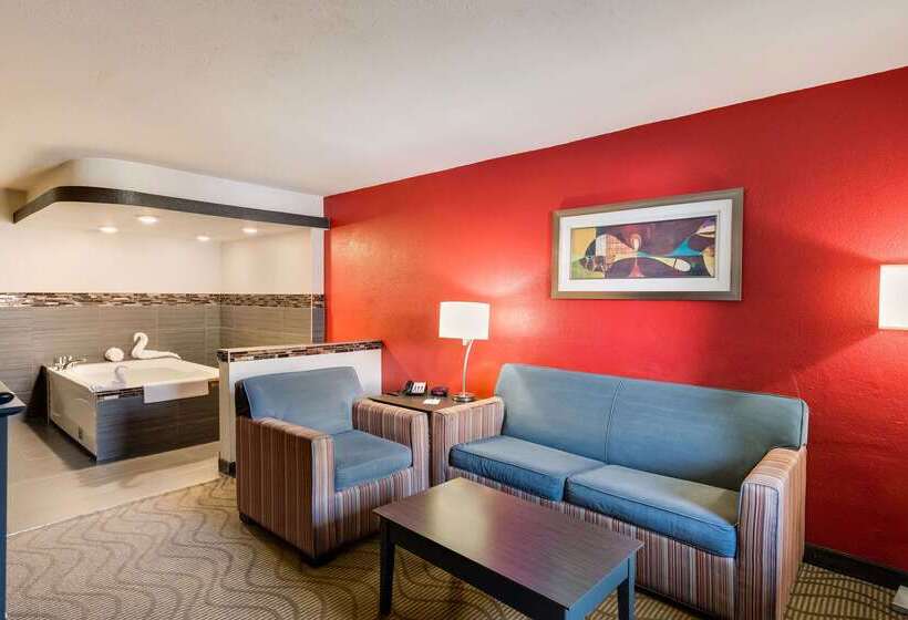 فندق Clarion Inn & Suites Russellville I40