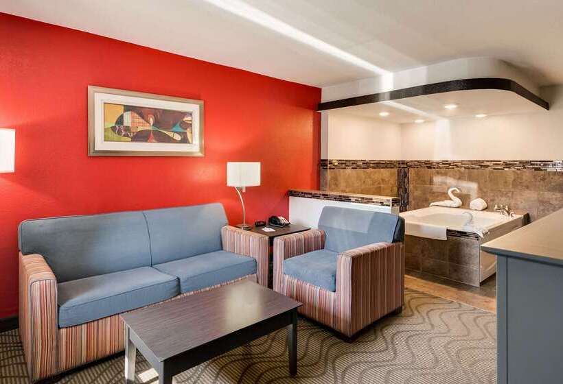 فندق Clarion Inn & Suites Russellville I40