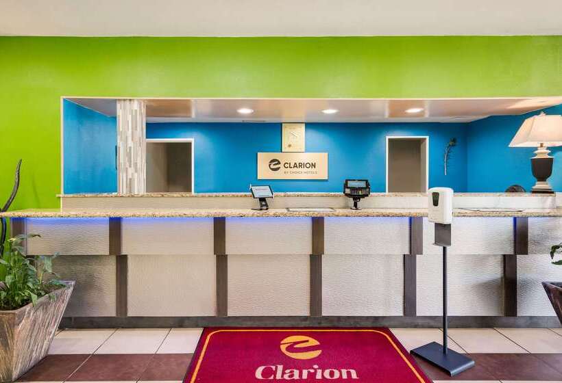 فندق Clarion Inn & Suites Russellville I40
