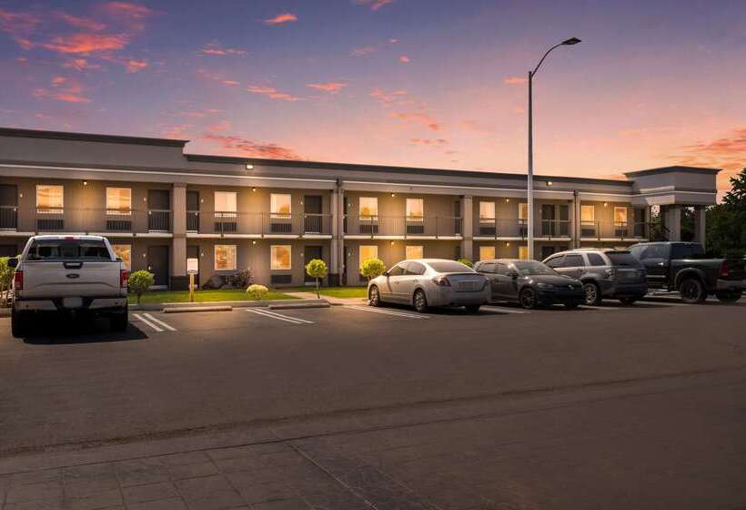 فندق Clarion Inn & Suites Russellville I40