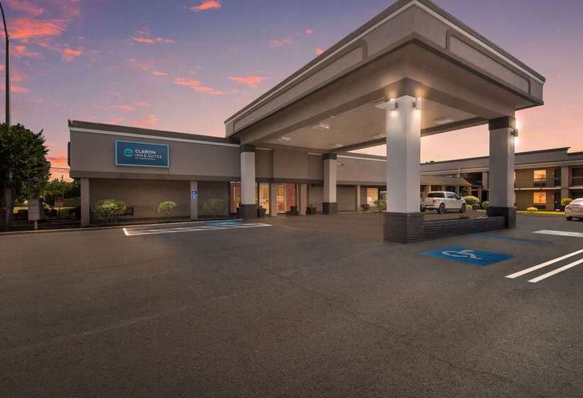 فندق Clarion Inn & Suites Russellville I40