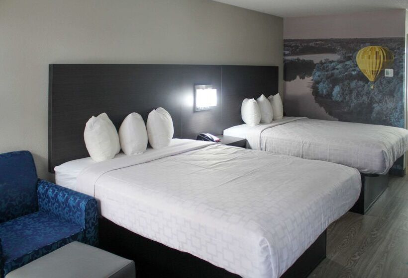 ホテル Clarion Pointe Statesville