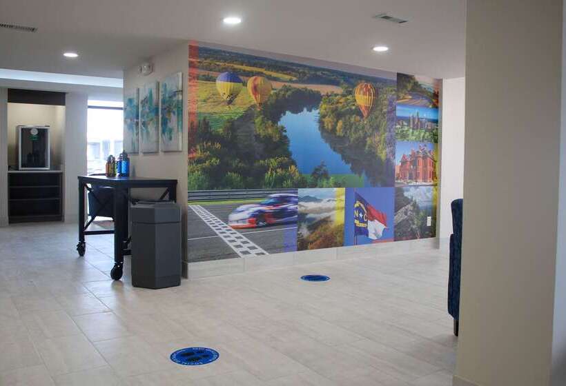 ホテル Clarion Pointe Statesville