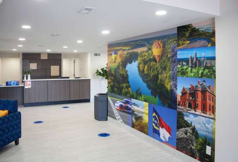 ホテル Clarion Pointe Statesville