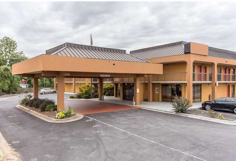 ホテル Clarion Pointe Statesville