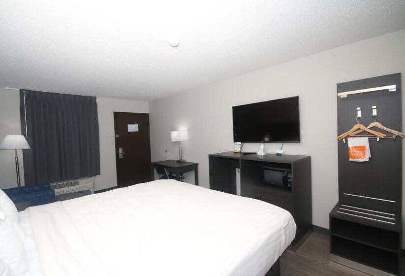 ホテル Clarion Pointe Statesville