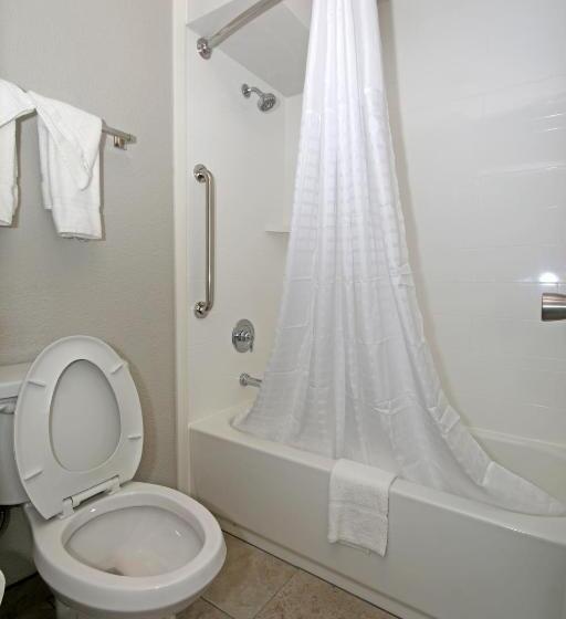 ホテル Clarion Pointe Statesville