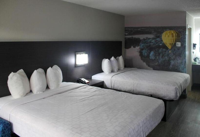 ホテル Clarion Pointe Statesville