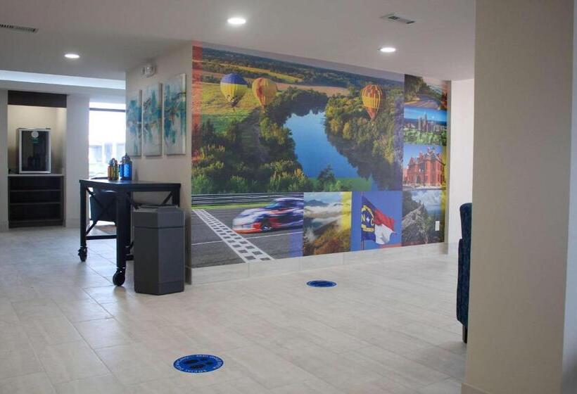 ホテル Clarion Pointe Statesville