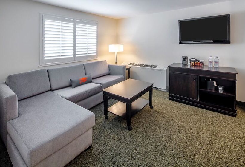 Collegian Hotel & Suites, Trademark Collection By Wyndham