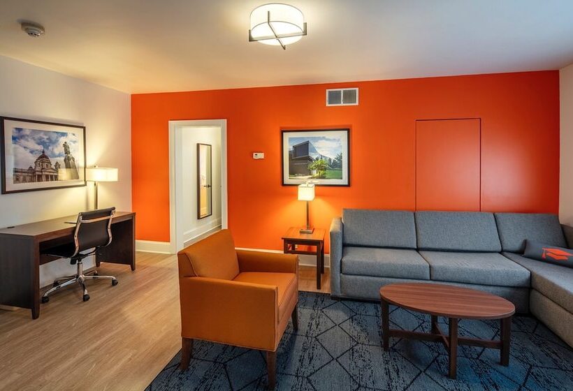 Collegian Hotel & Suites, Trademark Collection By Wyndham