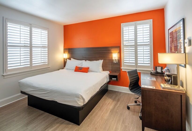 Collegian Hotel & Suites, Trademark Collection By Wyndham