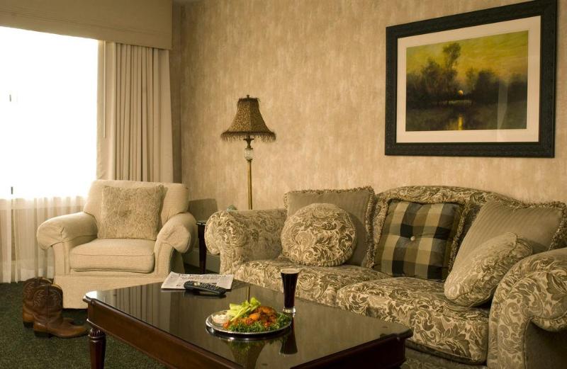 Collegian Hotel & Suites, Trademark Collection By Wyndham