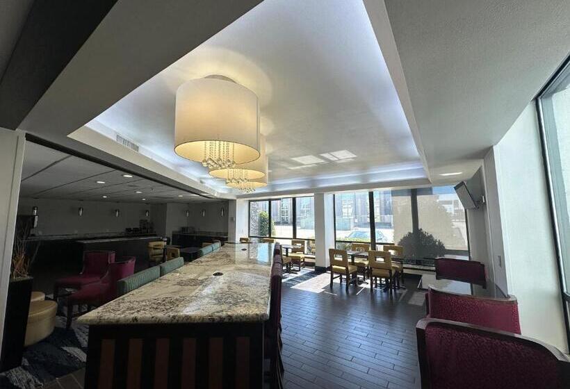 Отель Comfort Inn Dallas North Love Field Airport