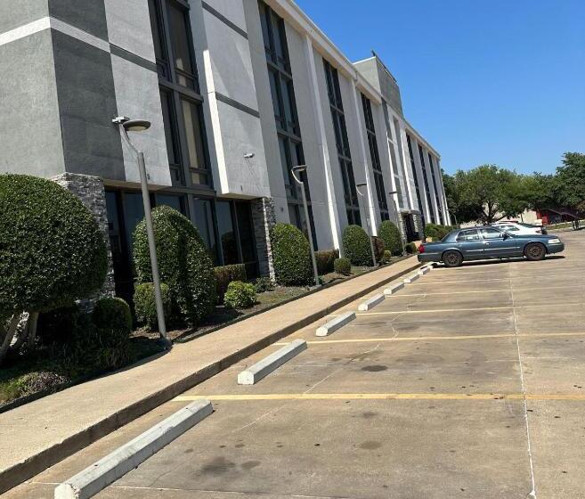 Отель Comfort Inn Dallas North Love Field Airport