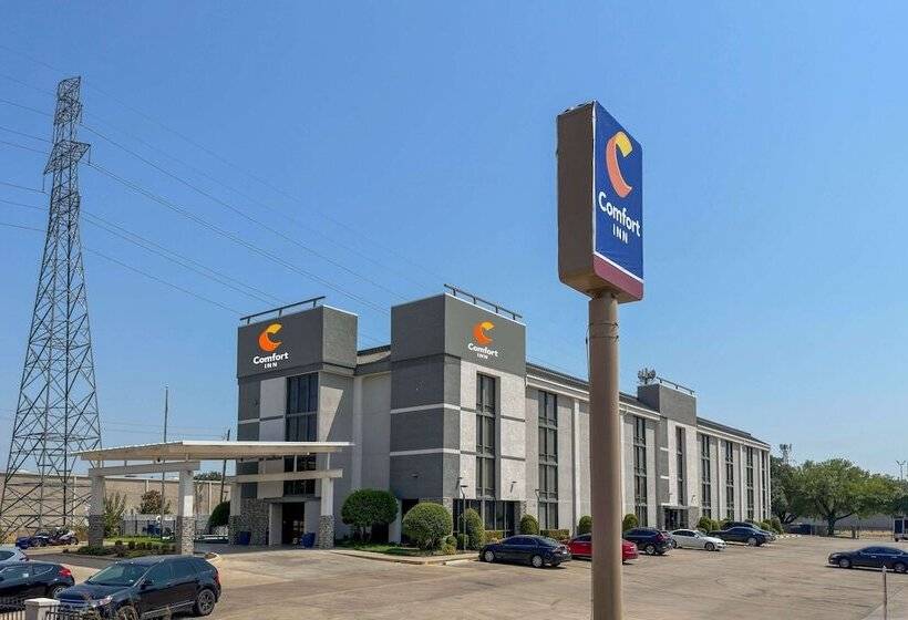 Отель Comfort Inn Dallas North Love Field Airport