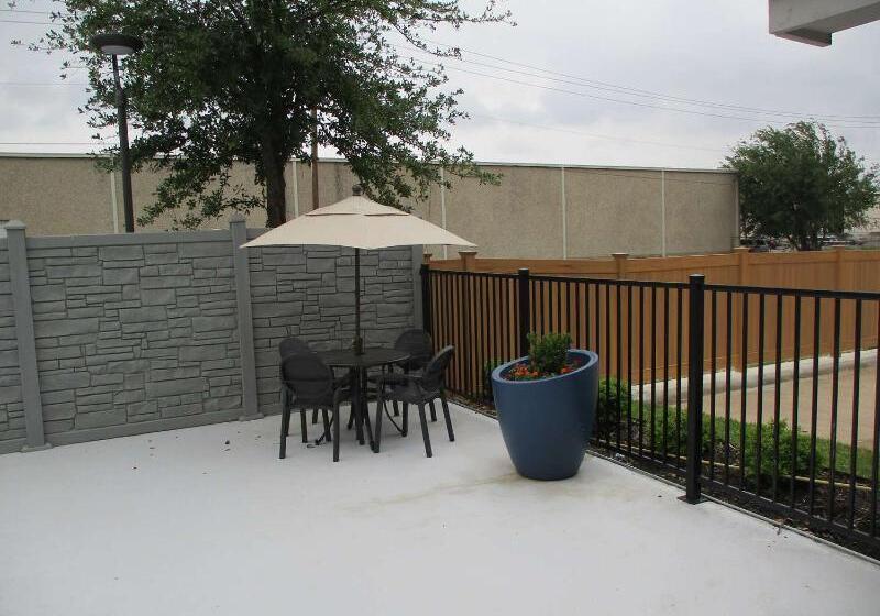 Отель Comfort Inn Dallas North Love Field Airport