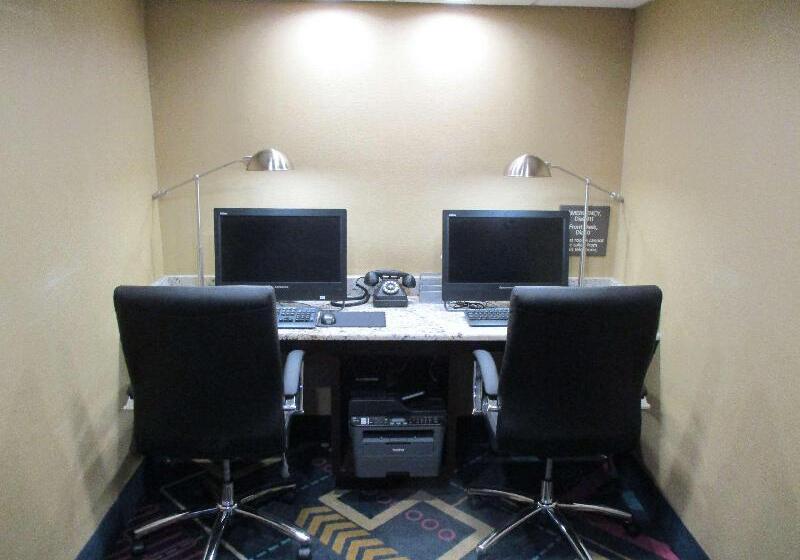 Отель Comfort Inn Dallas North Love Field Airport