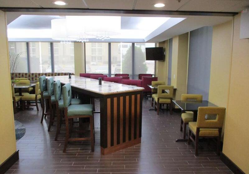 Отель Comfort Inn Dallas North Love Field Airport