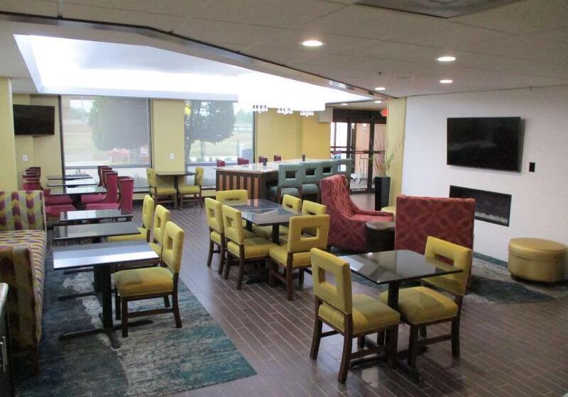 Отель Comfort Inn Dallas North Love Field Airport