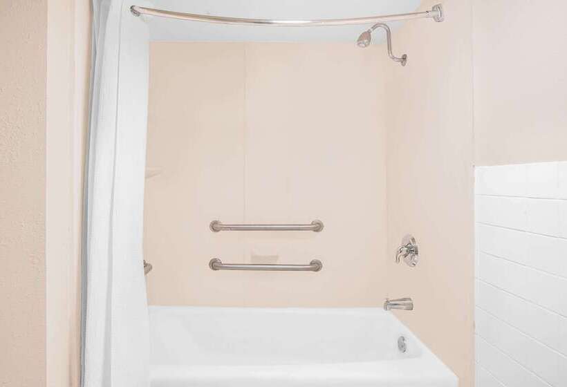 هتل Days Inn By Wyndham Attalla