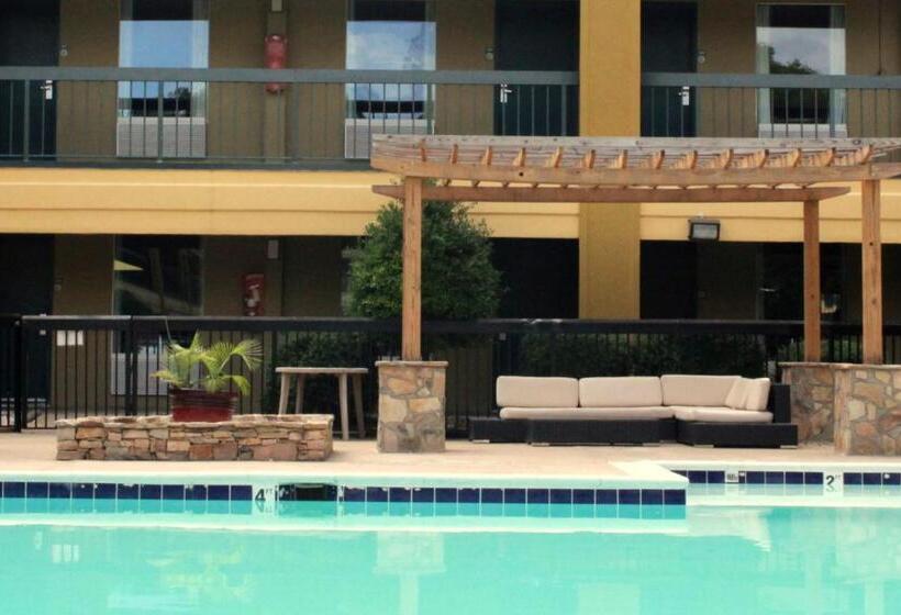 هتل Days Inn By Wyndham Attalla