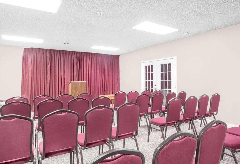 هتل Days Inn By Wyndham Attalla