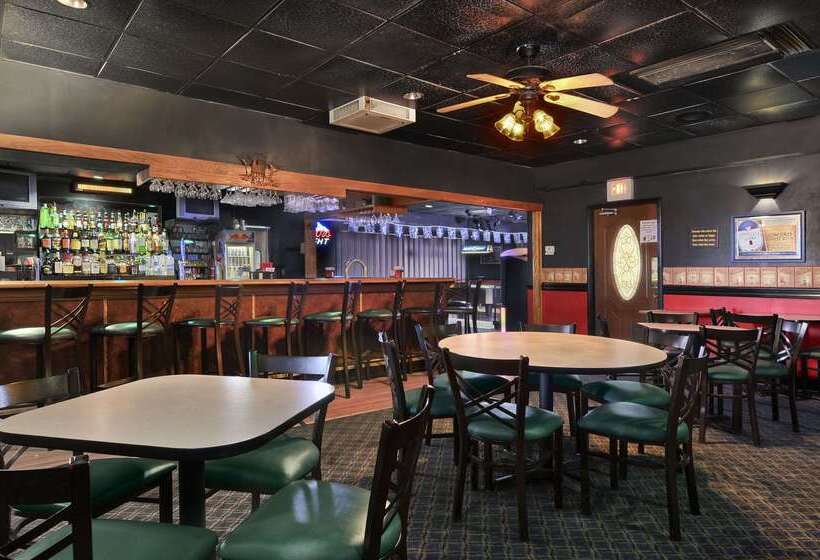 호텔 Days Inn By Wyndham Forrest City