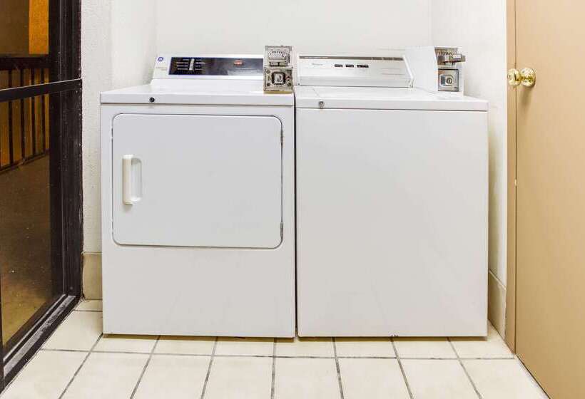 هتل Days Inn By Wyndham Greenville Ms