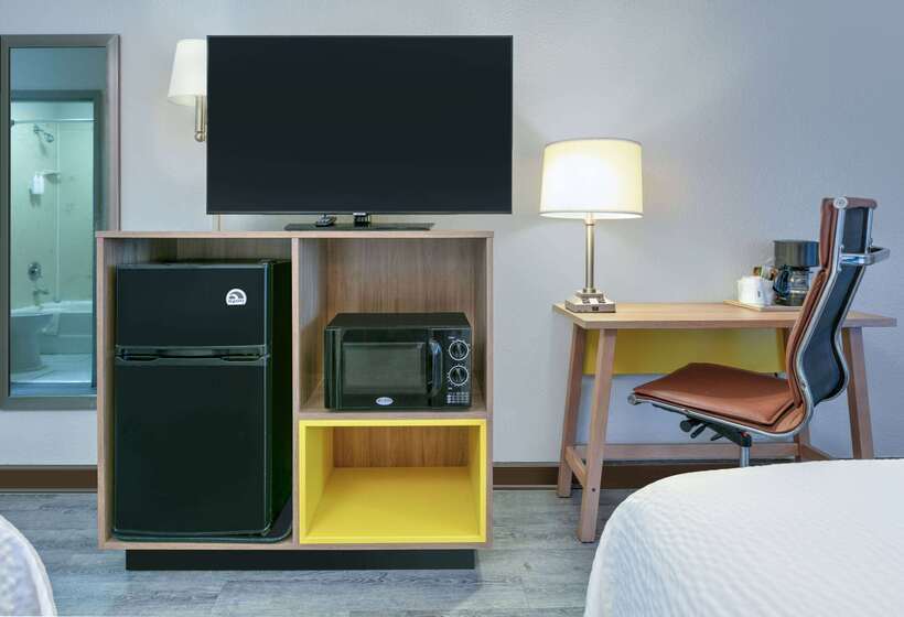 هتل Days Inn By Wyndham Greenville Ms